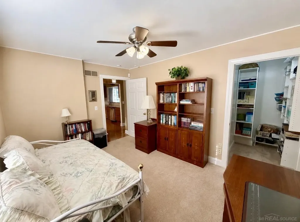 35300 Silver Maple Drive Clinton Charter Township MI 48035