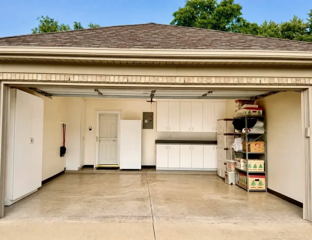 35300 Silver Maple Drive Clinton Charter Township MI 48035