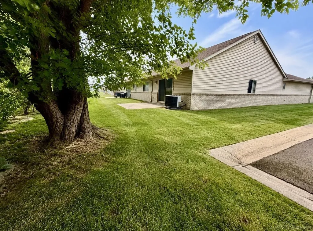 35300 Silver Maple Drive Clinton Charter Township MI 48035