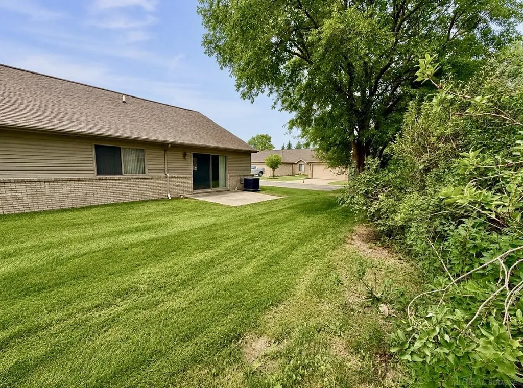 35300 Silver Maple Drive Clinton Charter Township MI 48035