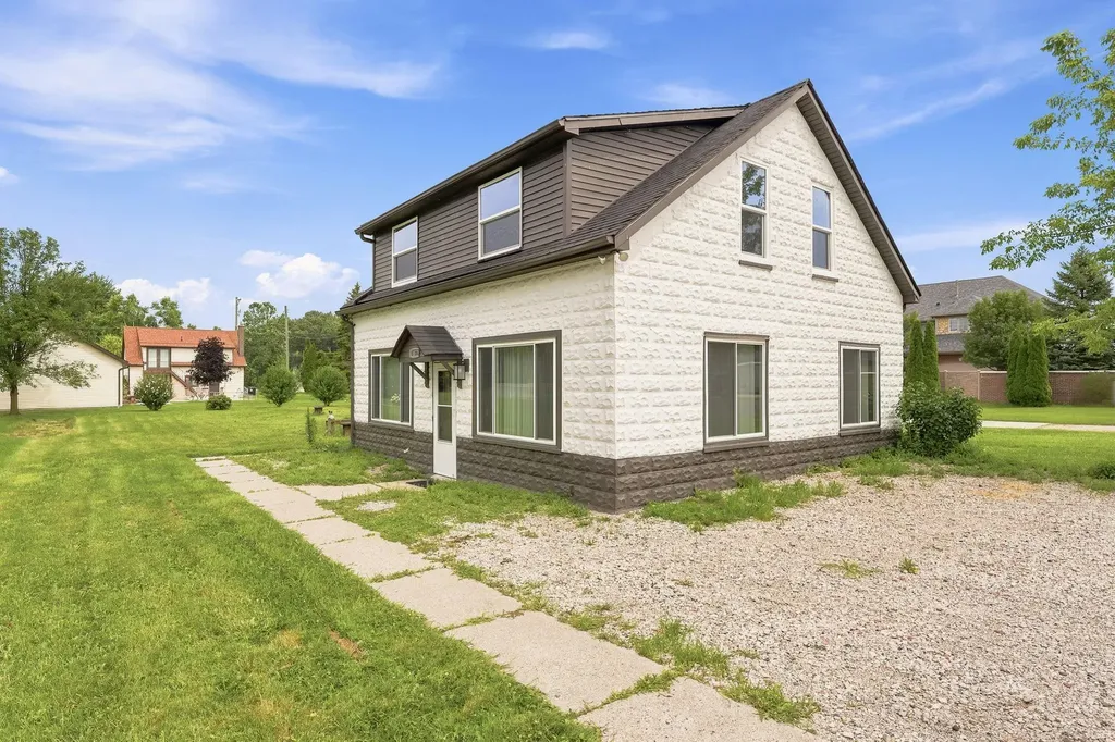 47561 Forton St Street Chesterfield Township MI 48047