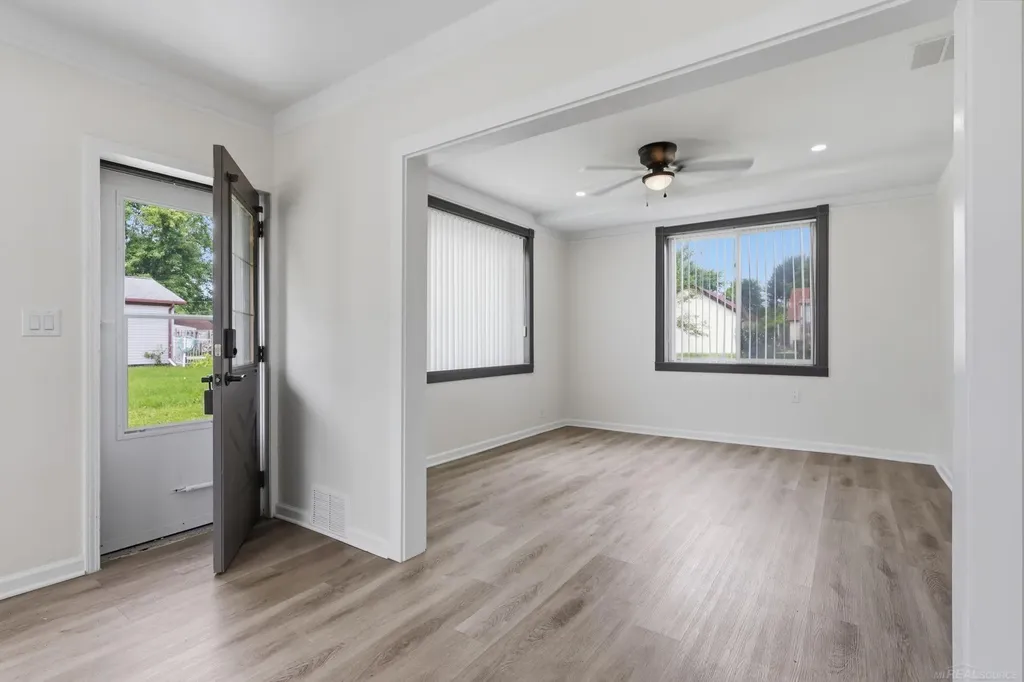 47561 Forton St Street Chesterfield Township MI 48047