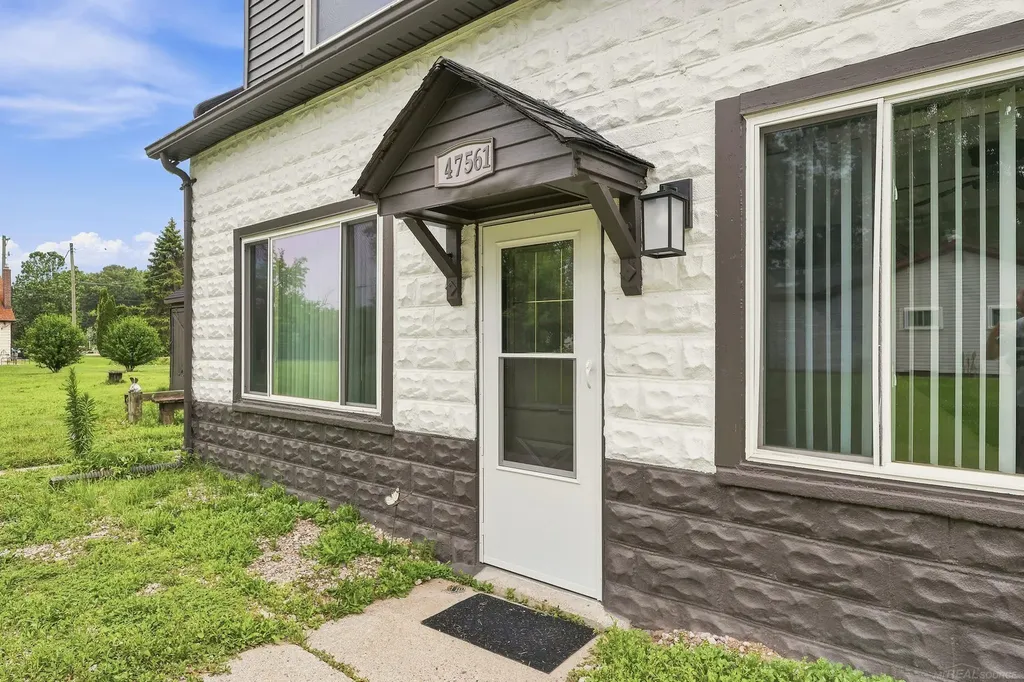 47561 Forton St Street Chesterfield Township MI 48047