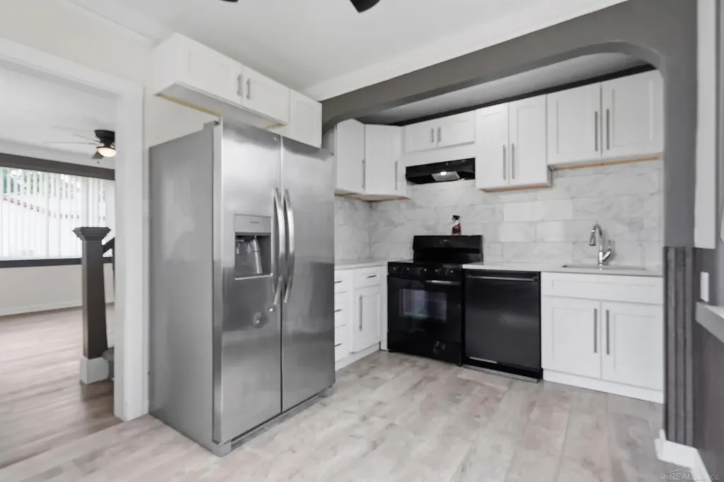 47561 Forton St Street Chesterfield Township MI 48047