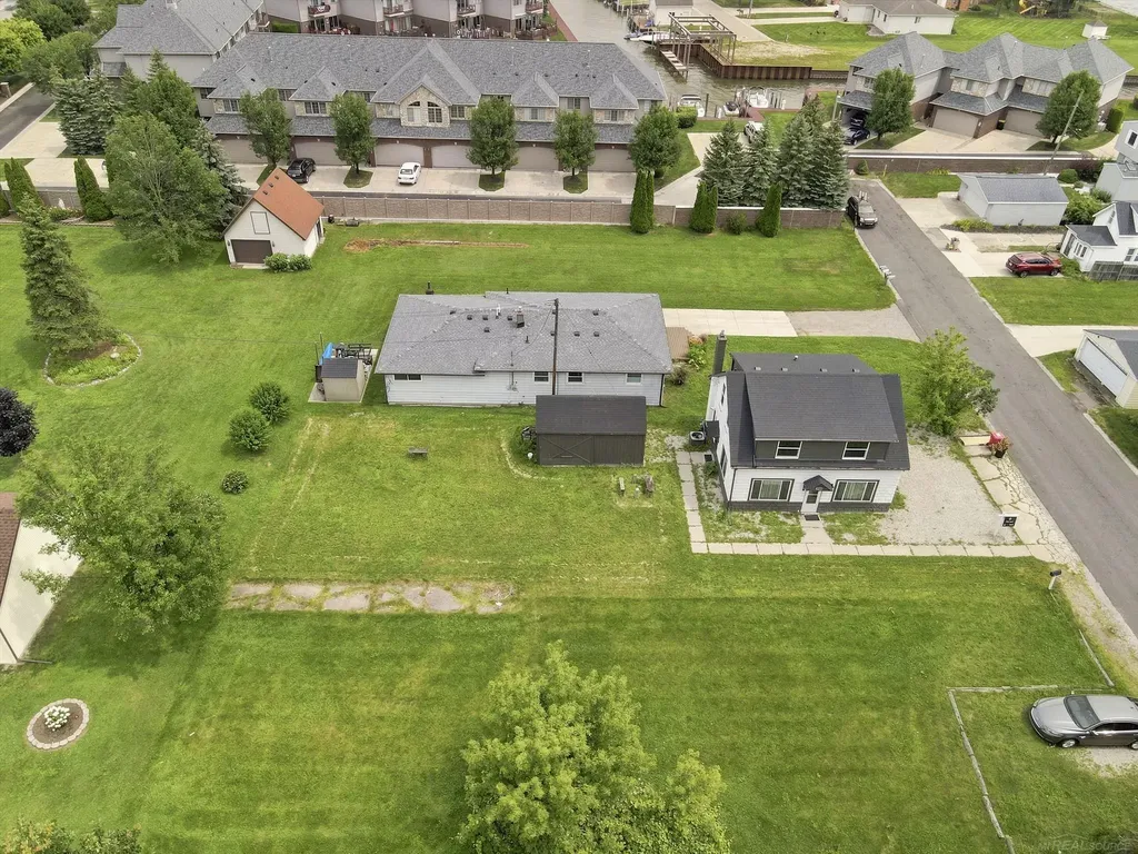 47561 Forton St Street Chesterfield Township MI 48047
