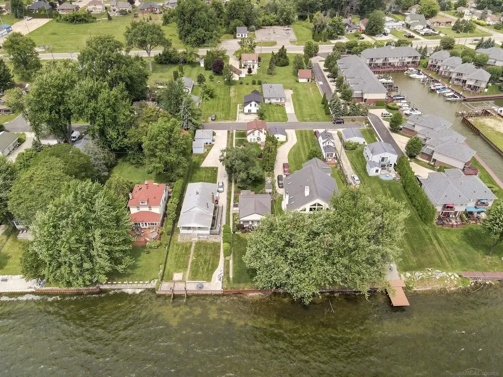 47561 Forton St Street Chesterfield Township MI 48047