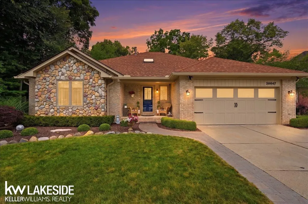 20647 Parkplace Lane Clinton Charter Township MI 48036