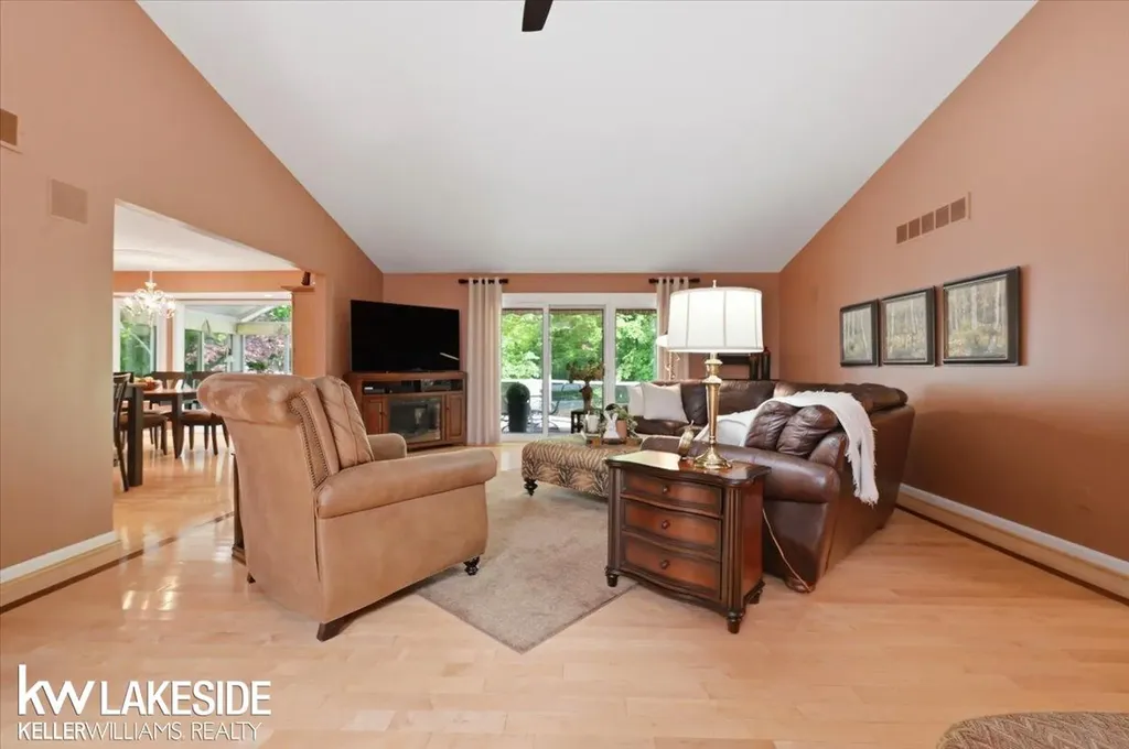 20647 Parkplace Lane Clinton Charter Township MI 48036