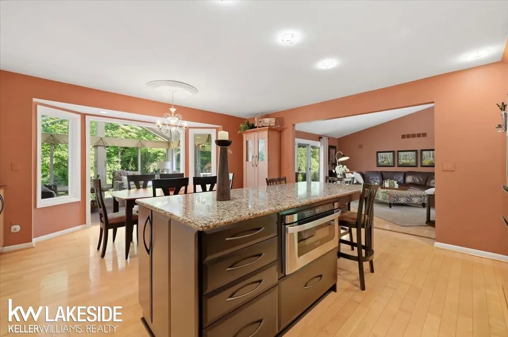 20647 Parkplace Lane Clinton Charter Township MI 48036
