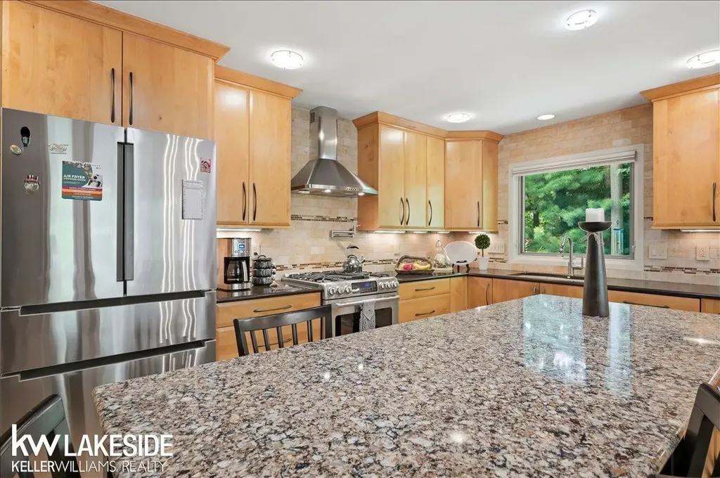 20647 Parkplace Lane Clinton Charter Township MI 48036