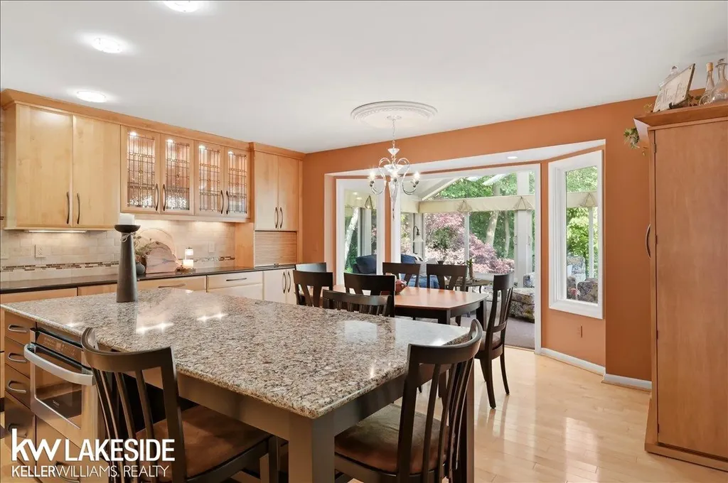 20647 Parkplace Lane Clinton Charter Township MI 48036