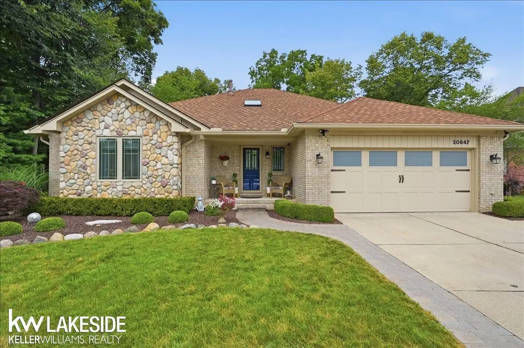 20647 Parkplace Lane Clinton Charter Township MI 48036
