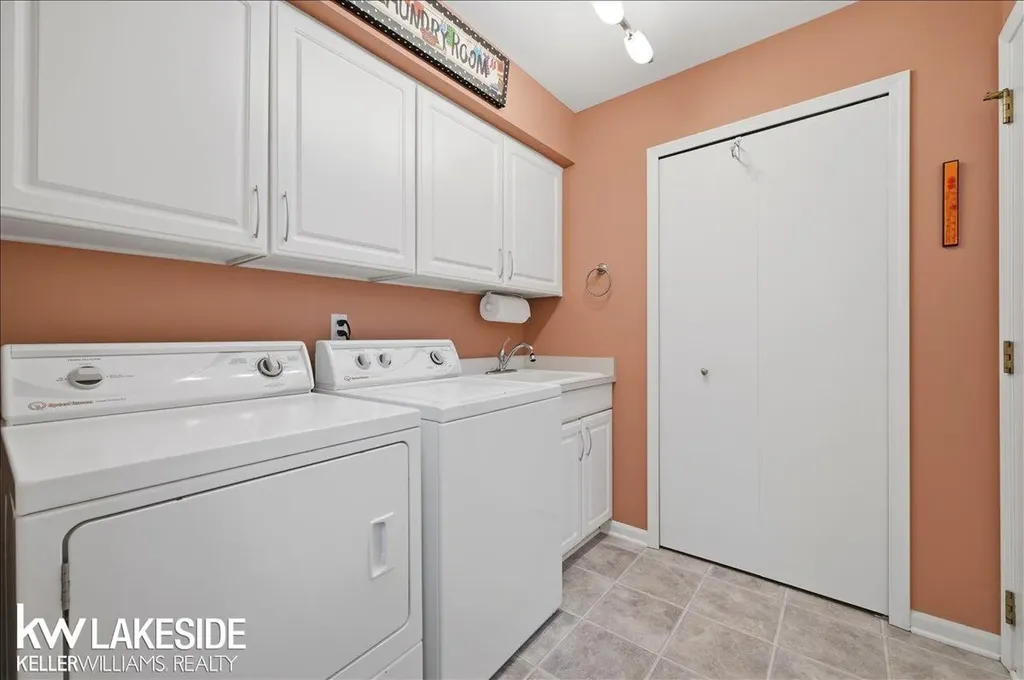20647 Parkplace Lane Clinton Charter Township MI 48036