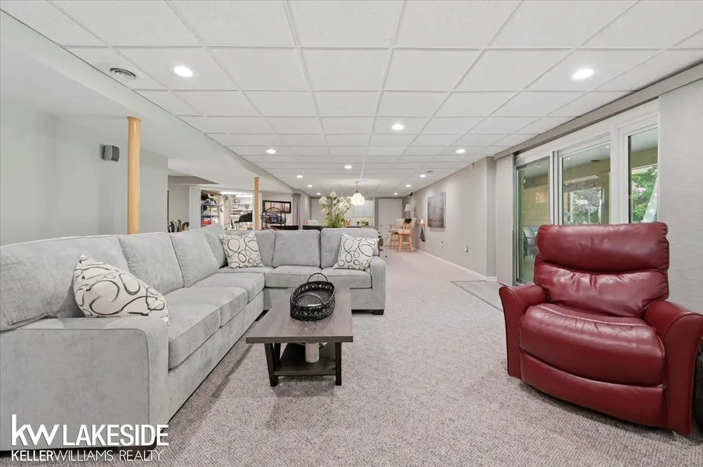 20647 Parkplace Lane Clinton Charter Township MI 48036