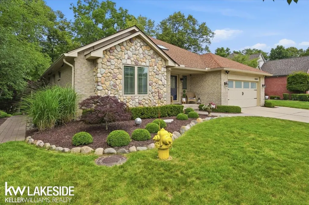 20647 Parkplace Lane Clinton Charter Township MI 48036