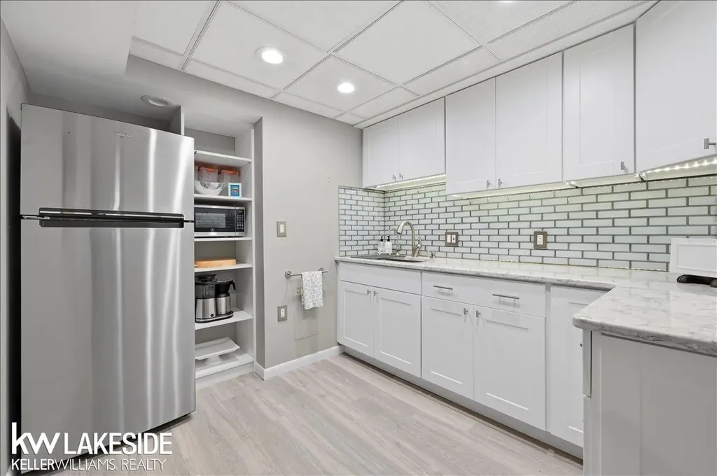 20647 Parkplace Lane Clinton Charter Township MI 48036
