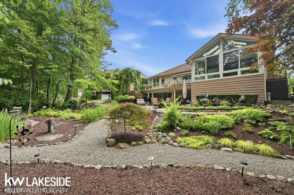 20647 Parkplace Lane Clinton Charter Township MI 48036