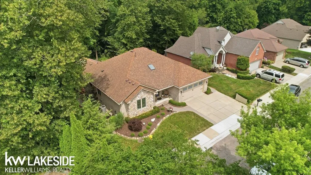 20647 Parkplace Lane Clinton Charter Township MI 48036