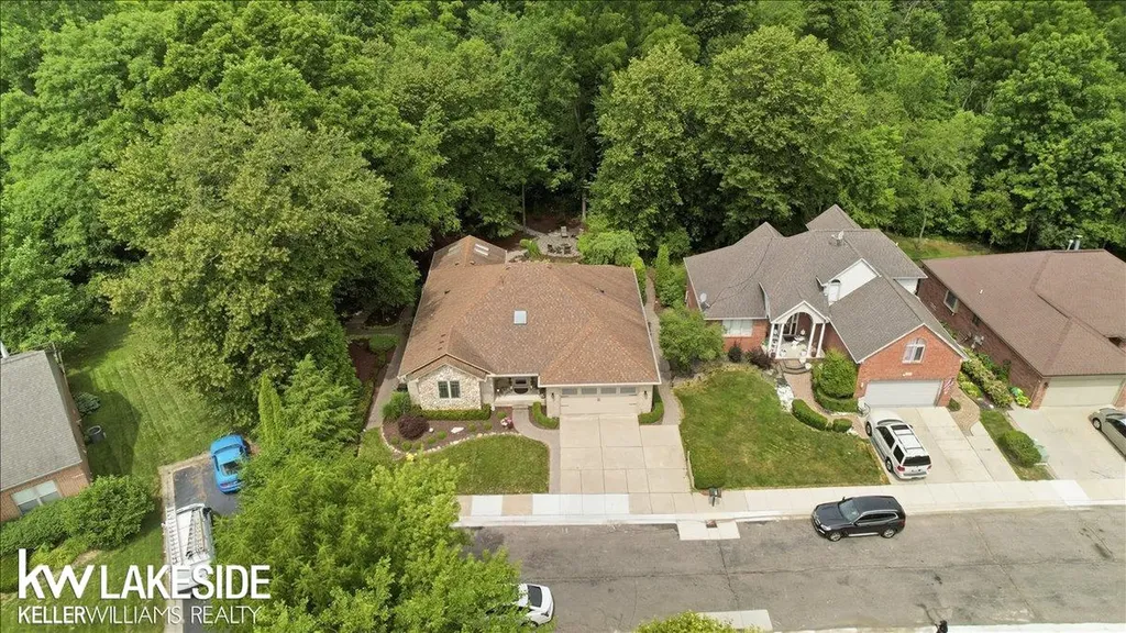 20647 Parkplace Lane Clinton Charter Township MI 48036