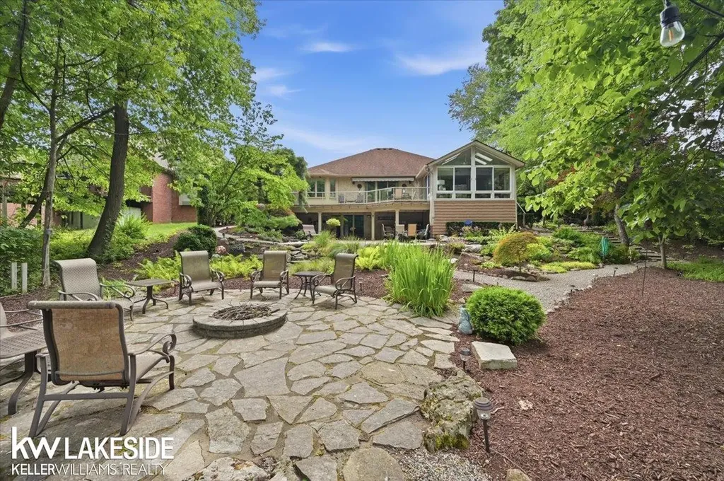 20647 Parkplace Lane Clinton Charter Township MI 48036
