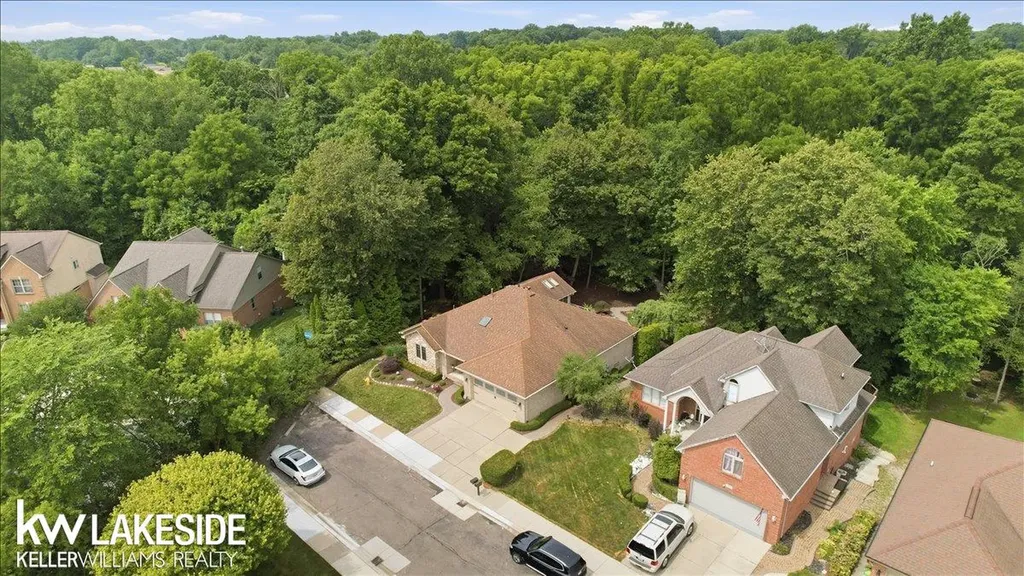 20647 Parkplace Lane Clinton Charter Township MI 48036
