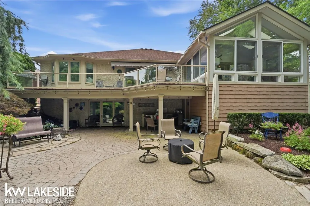 20647 Parkplace Lane Clinton Charter Township MI 48036