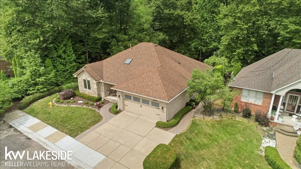 20647 Parkplace Lane Clinton Charter Township MI 48036