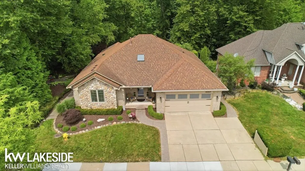 20647 Parkplace Lane Clinton Charter Township MI 48036