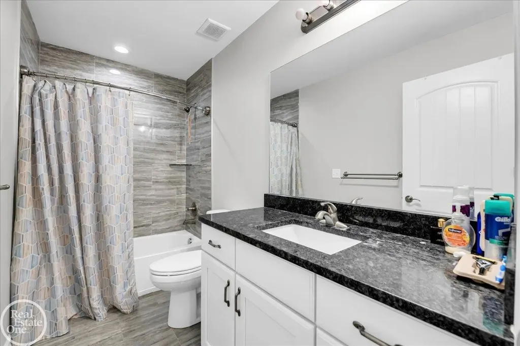 5134 Ivy Lane China Township MI 48054