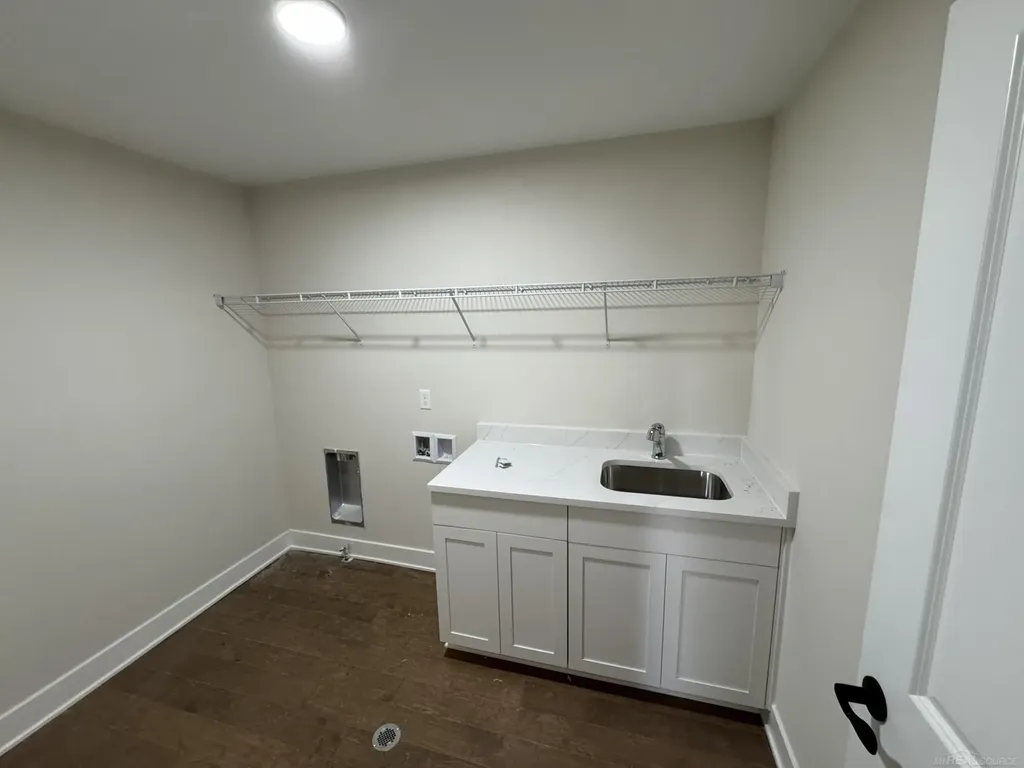 37183 Curwood Drive Sterling Heights City MI 48310