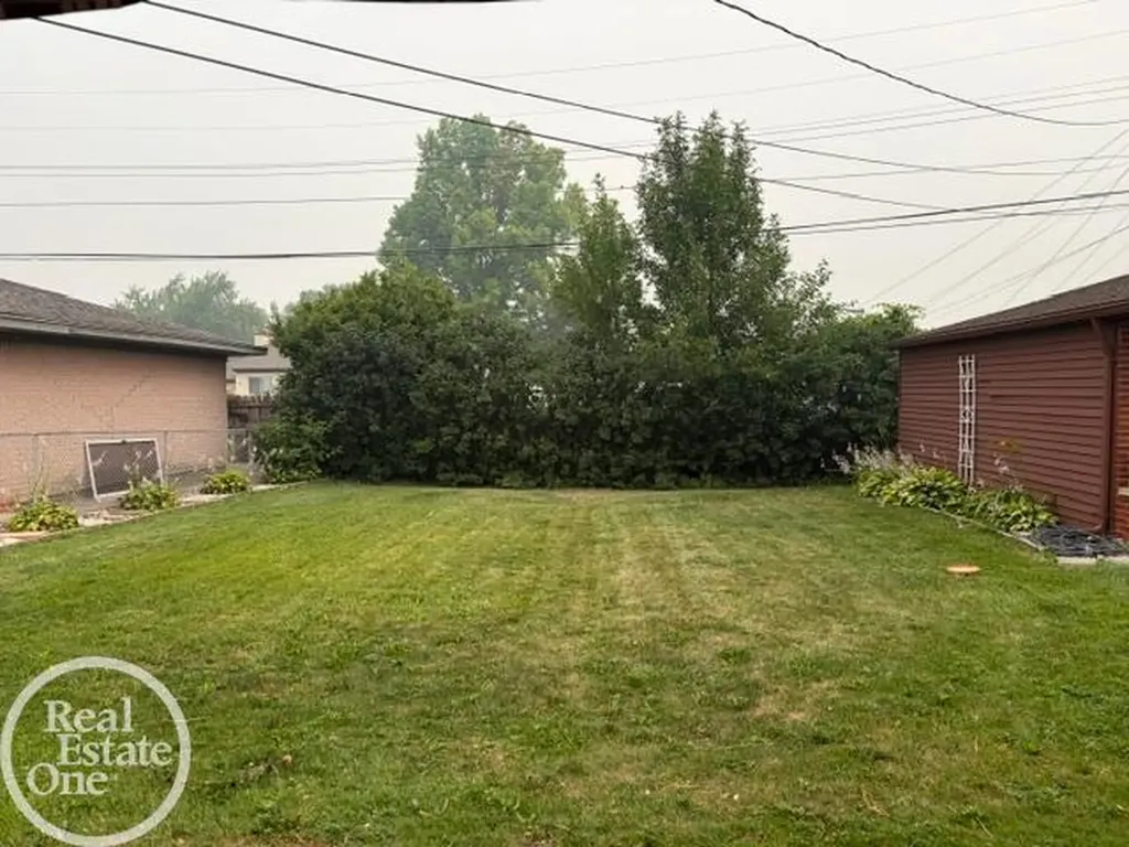 20413 Shores Street St. Clair Shores City MI 48080