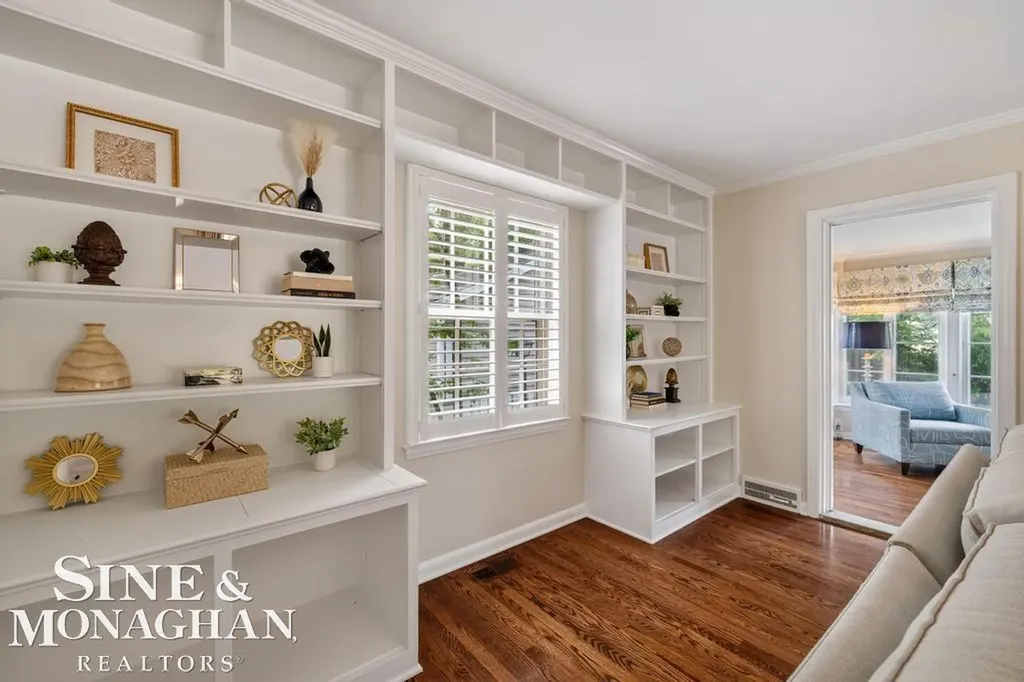 370 Country Club Lane Grosse Pointe Farms City MI 48236