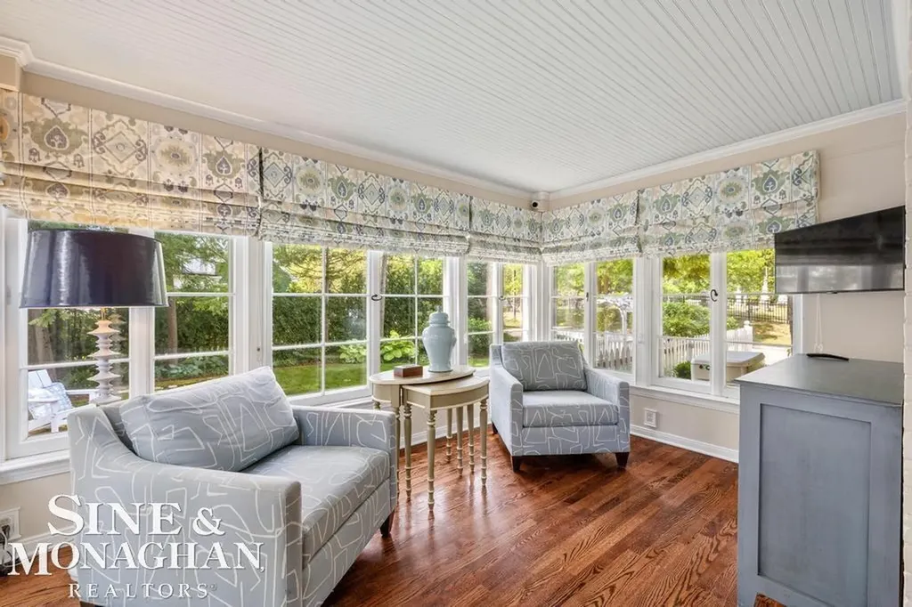 370 Country Club Lane Grosse Pointe Farms City MI 48236