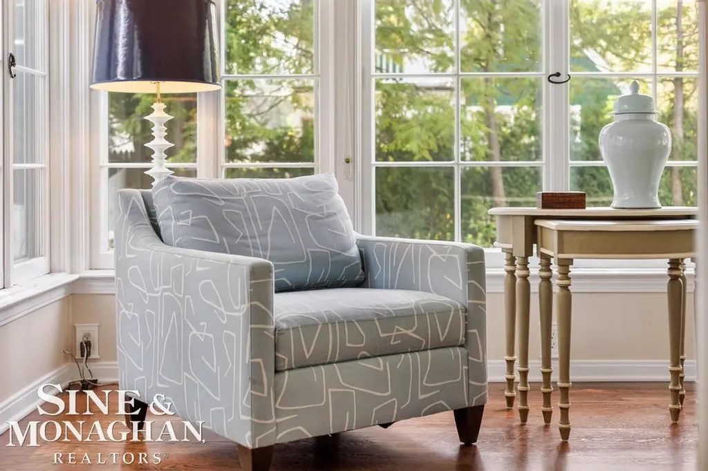 370 Country Club Lane Grosse Pointe Farms City MI 48236