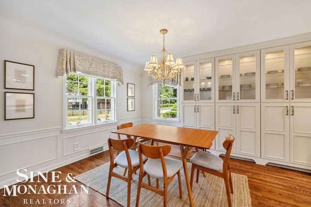 370 Country Club Lane Grosse Pointe Farms City MI 48236
