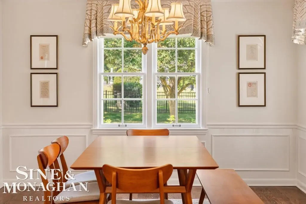 370 Country Club Lane Grosse Pointe Farms City MI 48236