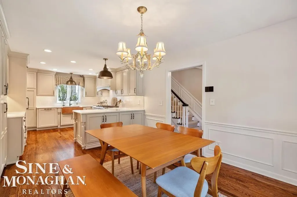 370 Country Club Lane Grosse Pointe Farms City MI 48236