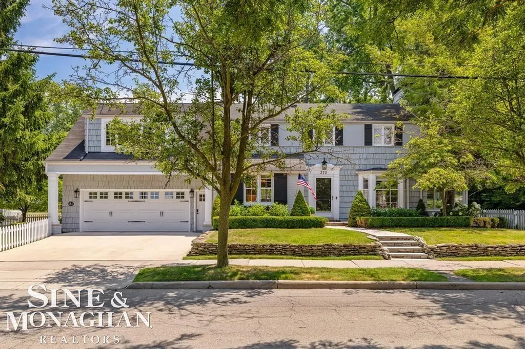 370 Country Club Lane Grosse Pointe Farms City MI 48236