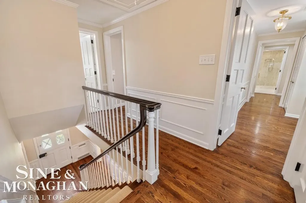 370 Country Club Lane Grosse Pointe Farms City MI 48236