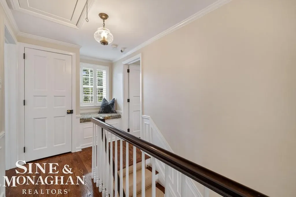 370 Country Club Lane Grosse Pointe Farms City MI 48236