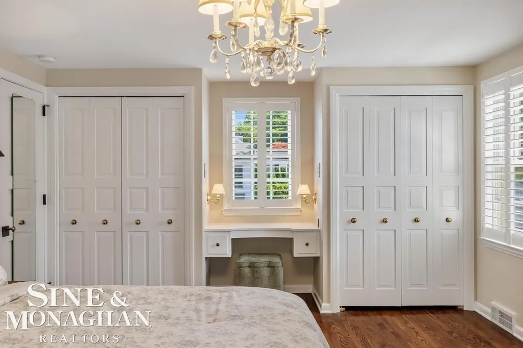 370 Country Club Lane Grosse Pointe Farms City MI 48236