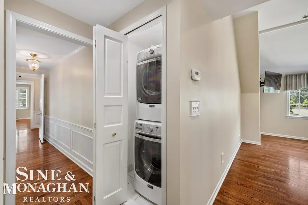 370 Country Club Lane Grosse Pointe Farms City MI 48236