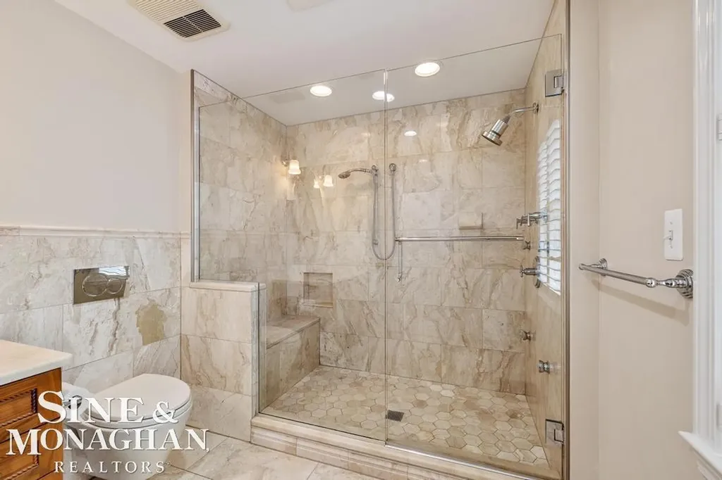370 Country Club Lane Grosse Pointe Farms City MI 48236