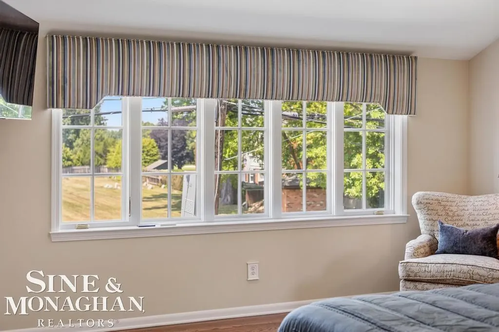 370 Country Club Lane Grosse Pointe Farms City MI 48236