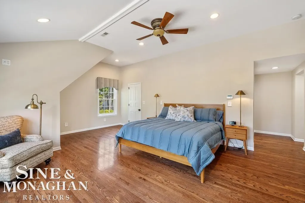 370 Country Club Lane Grosse Pointe Farms City MI 48236