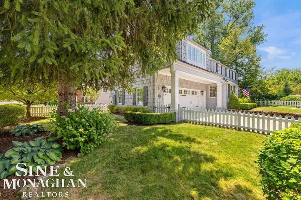 370 Country Club Lane Grosse Pointe Farms City MI 48236