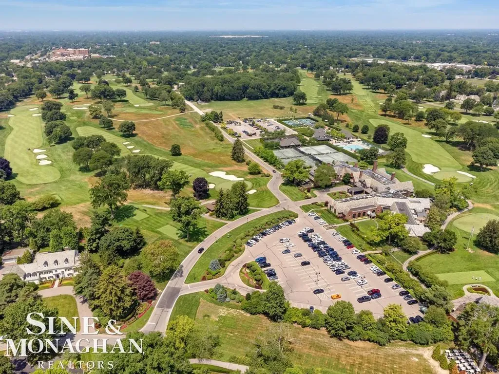 370 Country Club Lane Grosse Pointe Farms City MI 48236