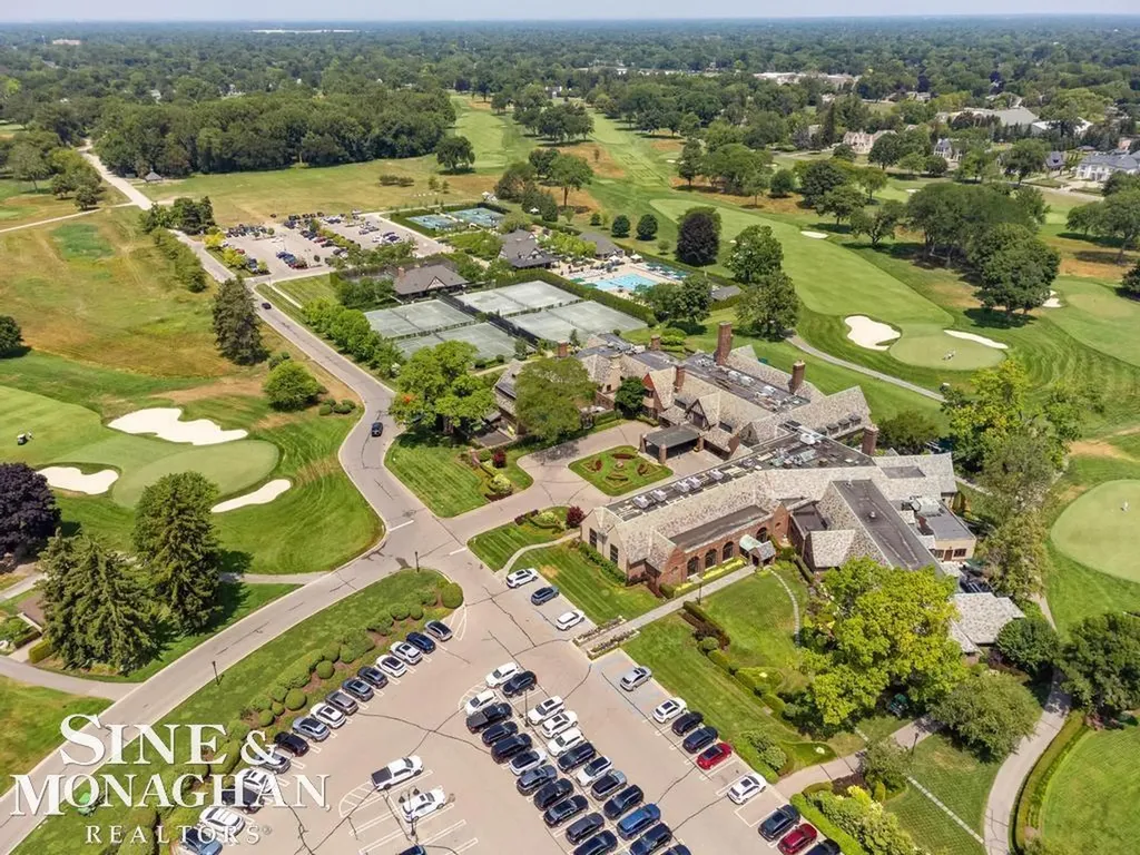 370 Country Club Lane Grosse Pointe Farms City MI 48236