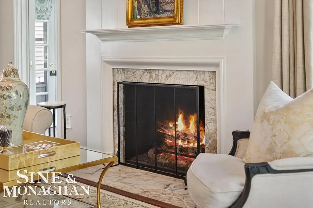 370 Country Club Lane Grosse Pointe Farms City MI 48236