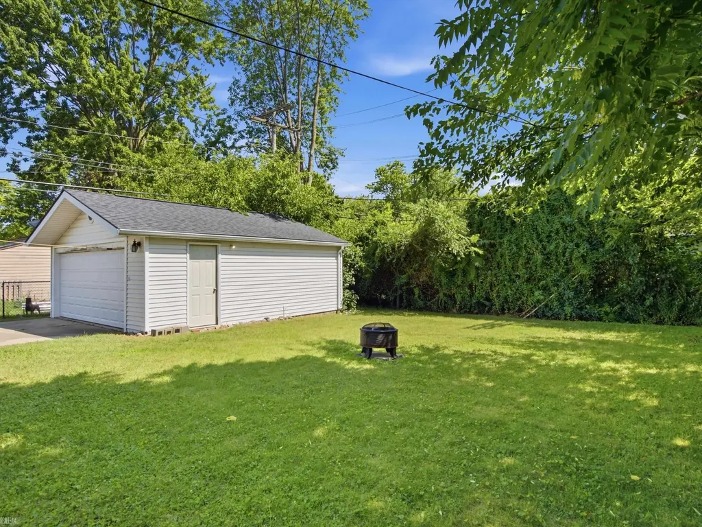 11315 Delvin Drive Sterling Heights City MI 48314